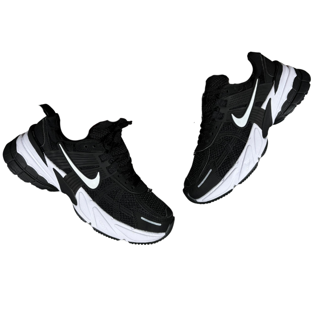 Comprar Zapatillas Nike V2K Run Shoes Hombre en Onlineshoppingcenterg. ¿Quieres comprar Zapatillas Nike V2K Run Shoes Hombre? En Onlineshoppingcenterg tenemos el modelo ideal para quienes buscan estilo, comodidad y rendimiento. Las Nike V2K Run Shoes combinan un diseño moderno con la tecnología de running que caracteriza a Nike, ofreciendo el soporte y la calidad que necesitas en cada paso.  ¿Por Qué Elegir las Zapatillas Nike V2K Run Shoes Hombre? Las Nike V2K Run Shoes Hombre son perfectas para quienes desean un calzado versátil, ideal tanto para entrenamientos como para el uso diario. Estas zapatillas destacan por su estilo y la calidad propia de Nike, ofreciendo una experiencia de comodidad en cada pisada.  Características de las Nike V2K Run Shoes Hombre Amortiguación y comodidad: Su tecnología de amortiguación permite caminar y correr con total confort, reduciendo el impacto en cada paso. Diseño moderno y versátil: Con un estilo adaptable para cualquier ocasión, ya sea un entrenamiento o un look casual. Materiales de alta calidad: Fabricadas para durar, estas zapatillas son una inversión en comodidad y estilo. Con Onlineshoppingcenterg, podrás recibir tus Nike V2K Run Shoes Hombre rápidamente en cualquier ciudad de Colombia. Desde Bogotá hasta Medellín, estamos comprometidos en ofrecerte un servicio de calidad.  ¿Dónde Comprar Zapatillas Nike V2K Run Shoes Hombre en Colombia? En Onlineshoppingcenterg, tienes la oportunidad de comprar Zapatillas Nike V2K Run Shoes Hombre de manera fácil y segura. Nuestra tienda en línea está diseñada para ofrecer una experiencia de compra cómoda, con opciones de envío a nivel nacional. Podrás encontrar este modelo junto a otros como Nike Air Max SC Hombre, Nike Air Max 270 Hombre y Nike Pegasus 39 Hombre.
